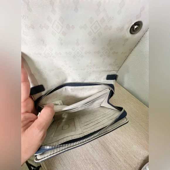 Thirty-One Inspired Crossbody Ltd. Navy and White Geometric Clutch Crossbody NWT - Picture 5 of 9